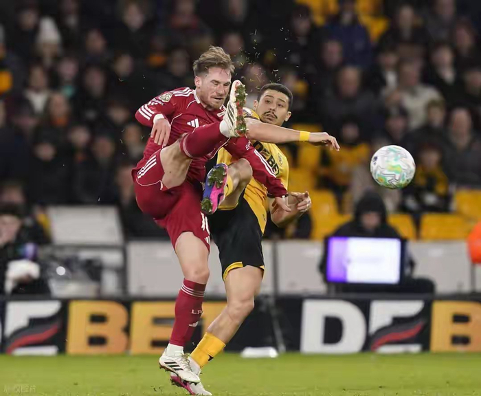 2026世界杯手机观看-利物浦续约上演“冰与火”：新核已定，“冠军腰”却悬了？|麦卡利斯特|赫拉芬贝赫|格拉文贝尔奇|阿根廷世界杯|安菲尔德球场_新浪体育_新浪新闻