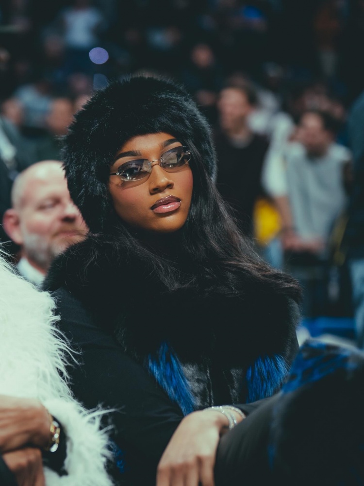 2026世界杯手机观看-头号男友粉！WNBA球星里斯本土看不过瘾 还到欧洲看柏林赛