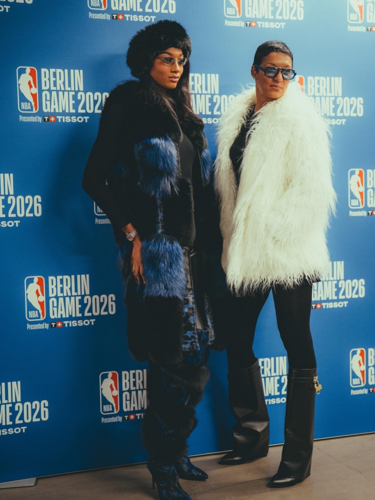 2026世界杯手机观看-头号男友粉！WNBA球星里斯本土看不过瘾 还到欧洲看柏林赛