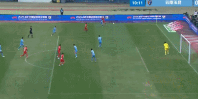 10分钟三失良机！钟义浩离谱射门，姆布拉中柱，古斯塔沃险受伤