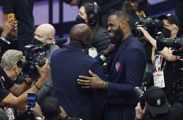 2026世界杯手机观看-40+10且0失误，创历史纪录，之前说你们争冠，不信，现在不得不信|湖人|骑士|雷迪克|东契奇|NBA常规赛_新浪体育_新浪新闻