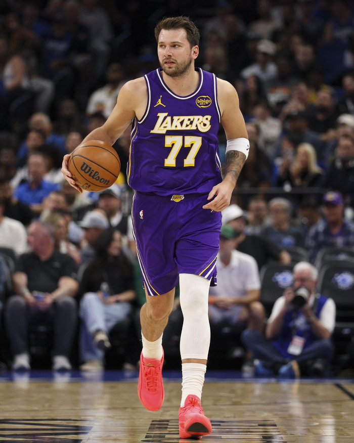 2026世界杯手机观看-40+10且0失误，创历史纪录，之前说你们争冠，不信，现在不得不信|湖人|骑士|雷迪克|东契奇|NBA常规赛_新浪体育_新浪新闻