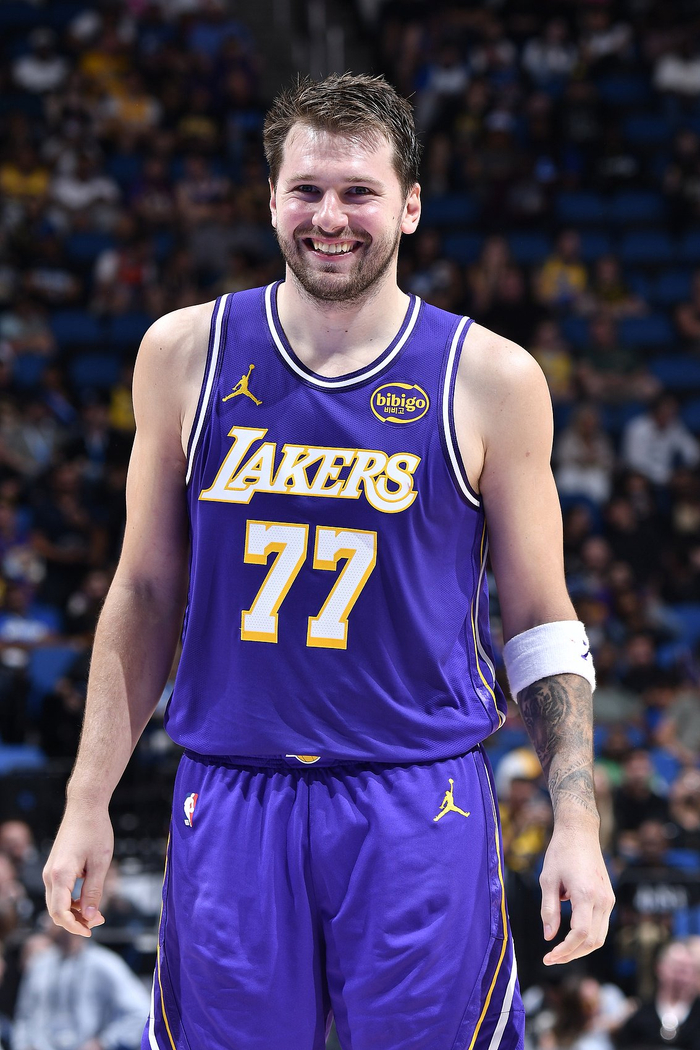 2026世界杯手机观看-40+10且0失误，创历史纪录，之前说你们争冠，不信，现在不得不信|湖人|骑士|雷迪克|东契奇|NBA常规赛_新浪体育_新浪新闻